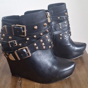 BCBGeneration Aspen Black Leather Studded Wedge Platform Booties 8M